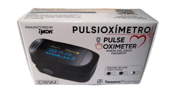 Oxímetro de Pulso o Pulsioxímetro de Dedo para Medir Saturación de Oxígeno en Sangre de Tezaro Pharma (Incluye Pilas)